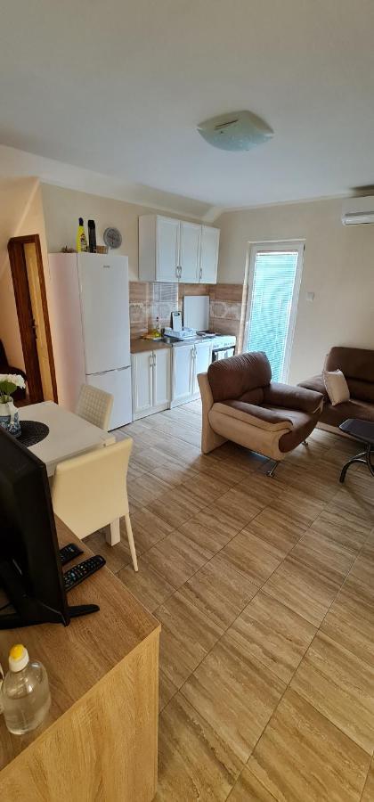 Apartman Nina2 Risan Esterno foto