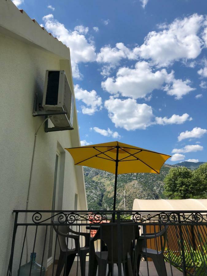 Apartman Nina2 Risan Esterno foto