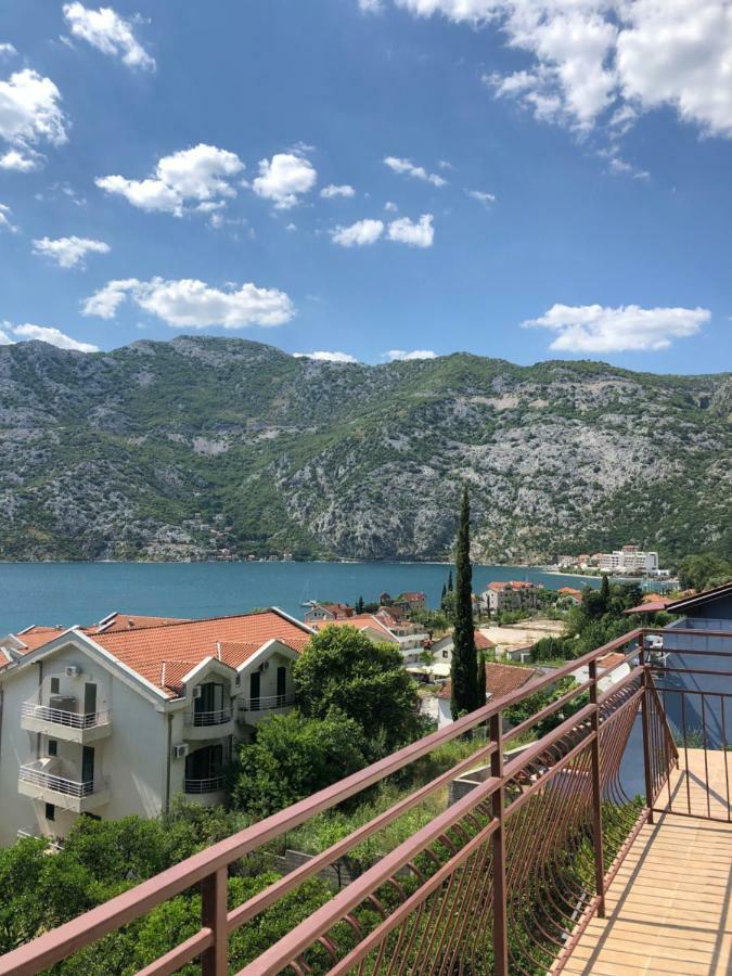 Apartman Nina2 Risan Esterno foto