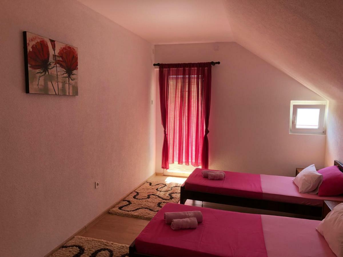 Apartman Nina2 Risan Esterno foto
